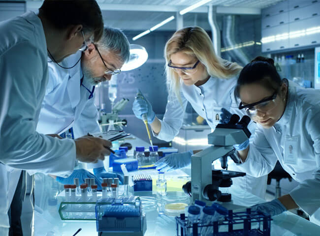 lifescience-thumb Bioscientists working